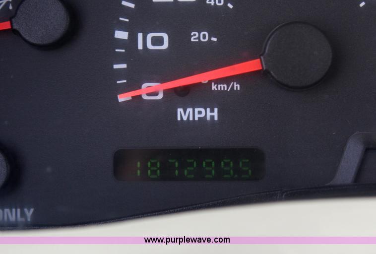 image for item H6246 2003 Ford F550 XL bucket truck