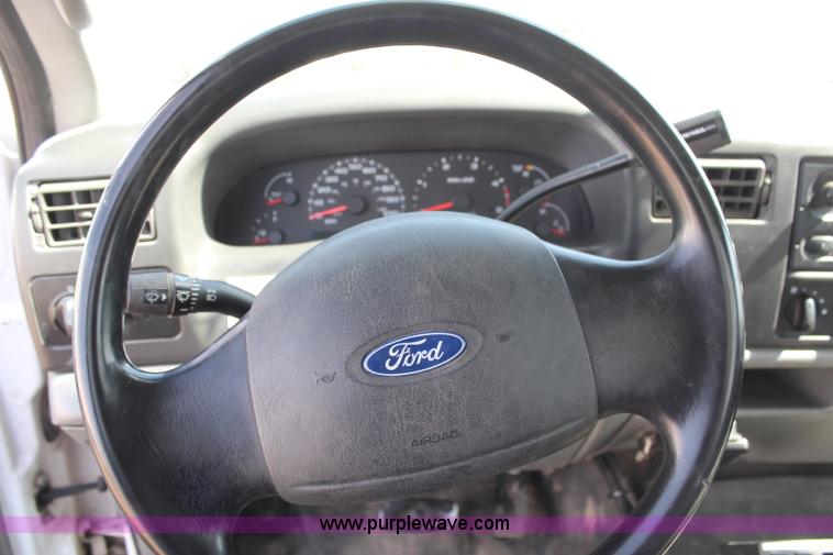 image for item H6246 2003 Ford F550 XL bucket truck