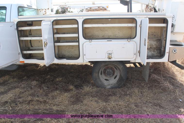 image for item H6246 2003 Ford F550 XL bucket truck