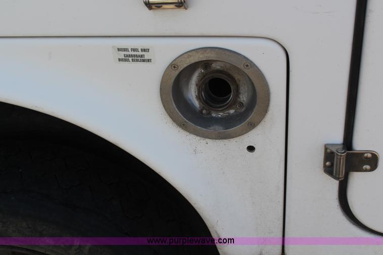 image for item H6246 2003 Ford F550 XL bucket truck