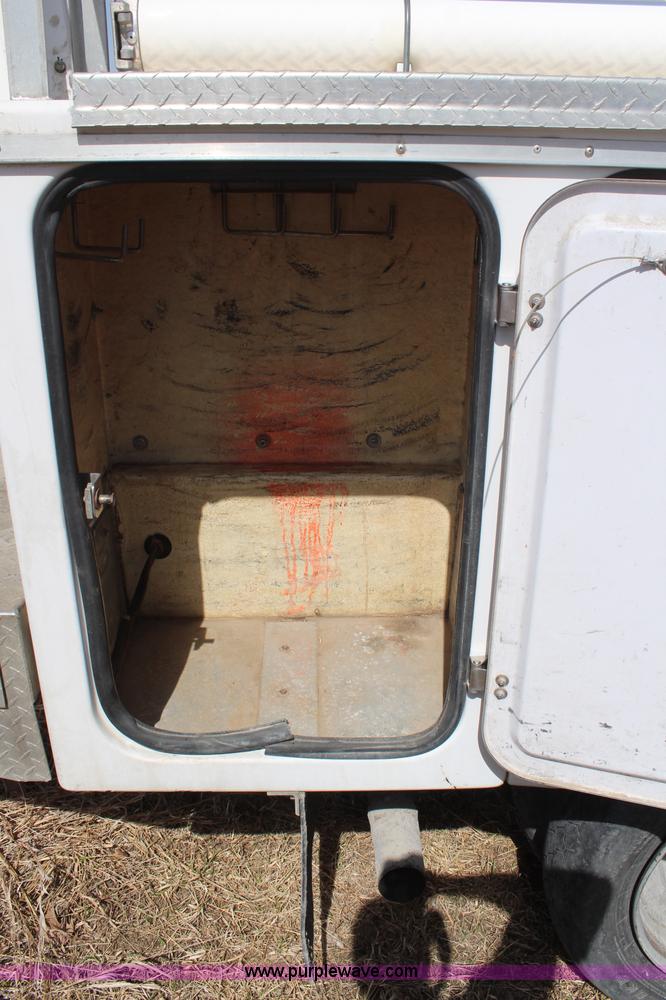 image for item H6246 2003 Ford F550 XL bucket truck