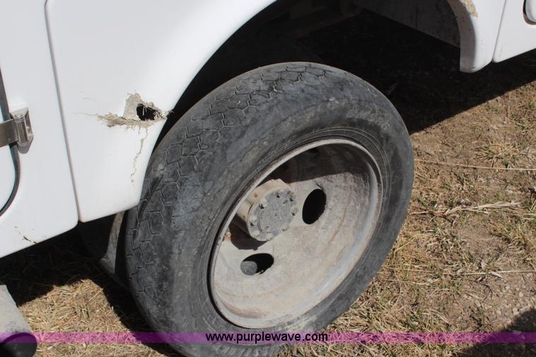 image for item H6246 2003 Ford F550 XL bucket truck