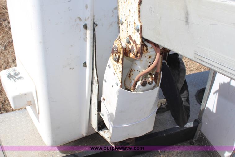 image for item H6246 2003 Ford F550 XL bucket truck