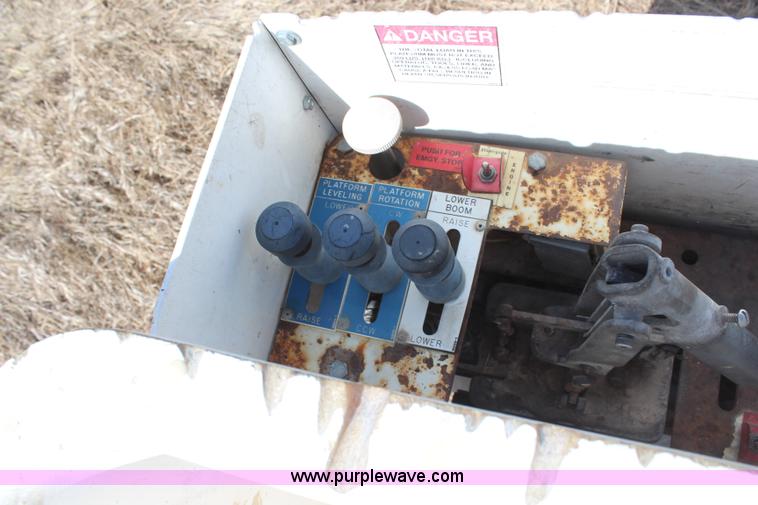 image for item H6246 2003 Ford F550 XL bucket truck