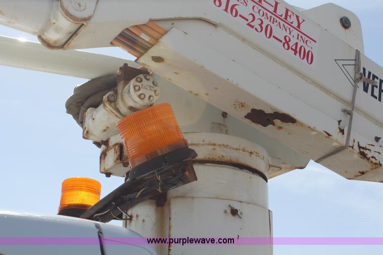 image for item H6246 2003 Ford F550 XL bucket truck