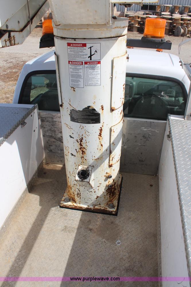 image for item H6246 2003 Ford F550 XL bucket truck