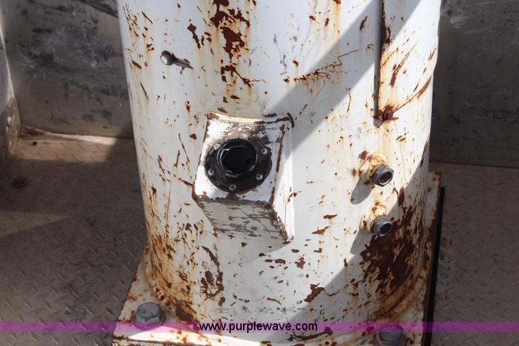 image for item H6246 2003 Ford F550 XL bucket truck