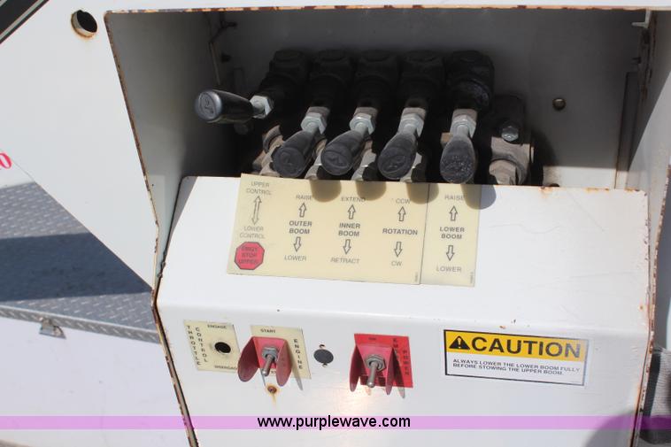 image for item H6246 2003 Ford F550 XL bucket truck