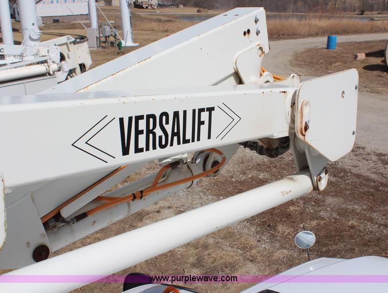 image for item H6246 2003 Ford F550 XL bucket truck