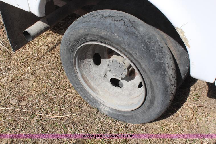 image for item H6246 2003 Ford F550 XL bucket truck