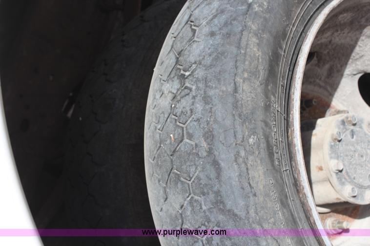 image for item H6246 2003 Ford F550 XL bucket truck