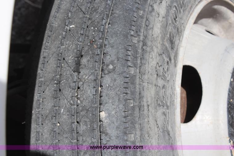 image for item H6246 2003 Ford F550 XL bucket truck