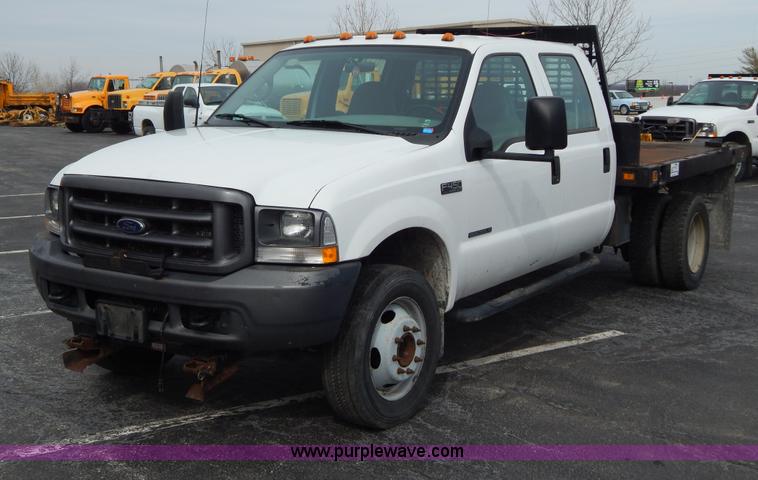 image for item I1082 2002 Ford F450 Super Duty Crew Cab flatbed truck