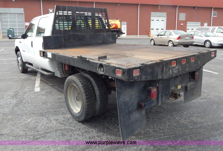 image for item I1082 2002 Ford F450 Super Duty Crew Cab flatbed truck