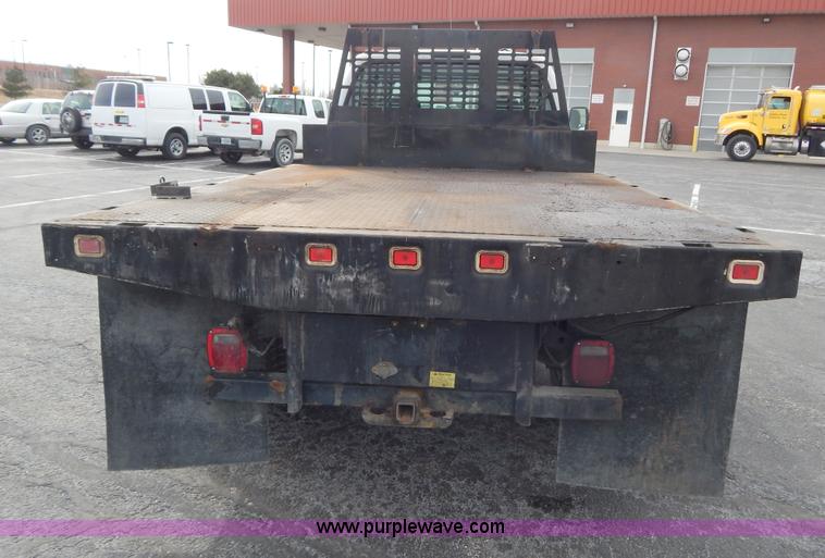 image for item I1082 2002 Ford F450 Super Duty Crew Cab flatbed truck