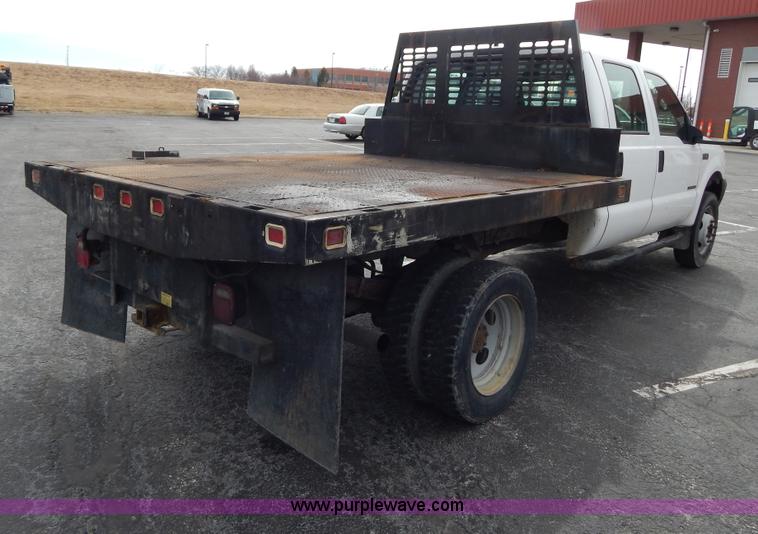 image for item I1082 2002 Ford F450 Super Duty Crew Cab flatbed truck