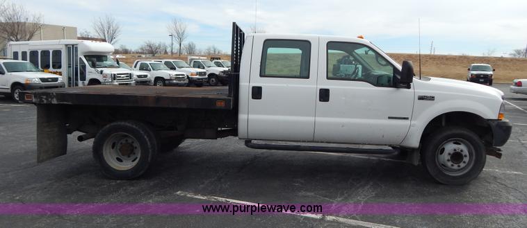 image for item I1082 2002 Ford F450 Super Duty Crew Cab flatbed truck