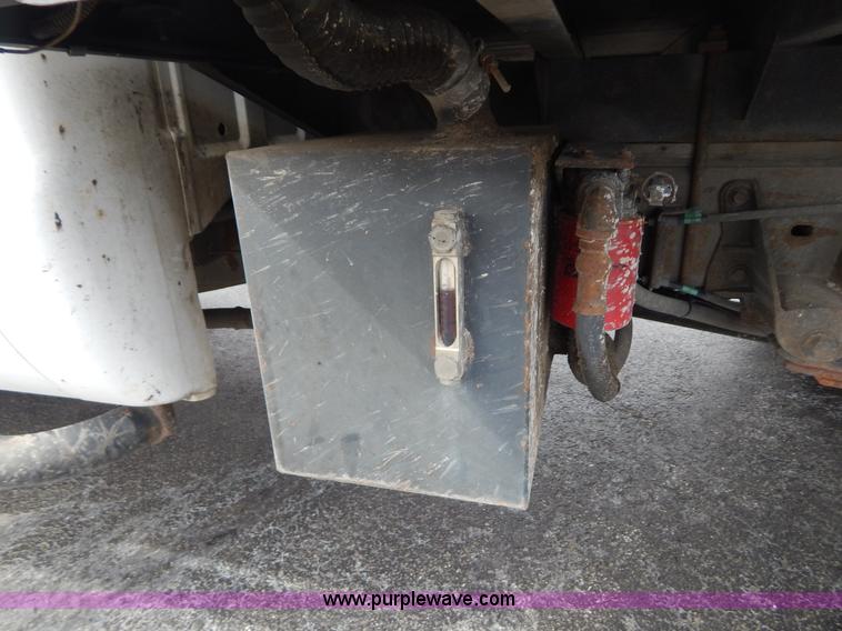 image for item I1082 2002 Ford F450 Super Duty Crew Cab flatbed truck