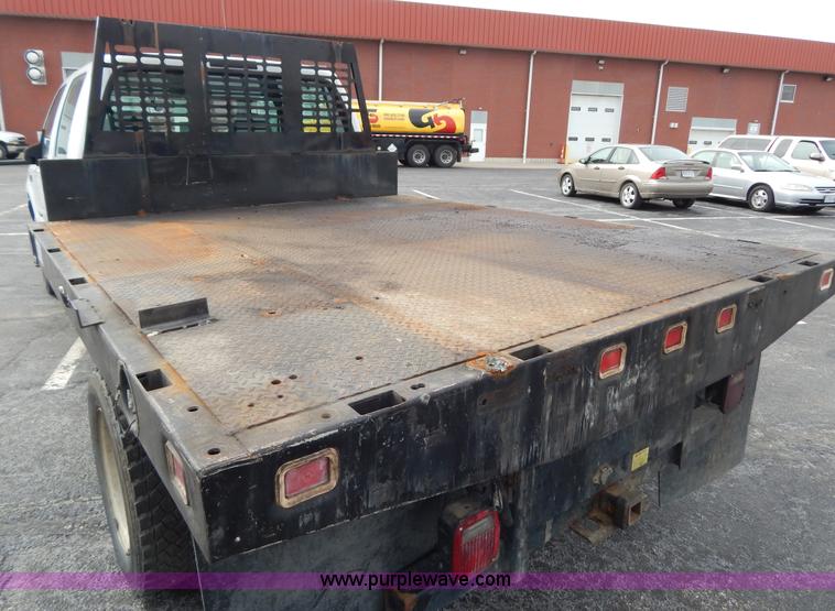 image for item I1082 2002 Ford F450 Super Duty Crew Cab flatbed truck