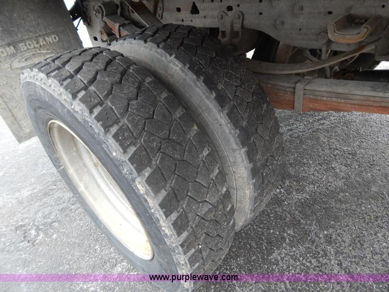 image for item I1082 2002 Ford F450 Super Duty Crew Cab flatbed truck