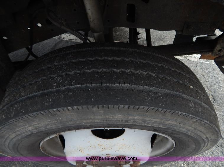 image for item I1082 2002 Ford F450 Super Duty Crew Cab flatbed truck