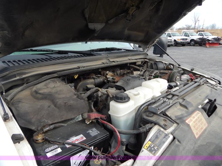 image for item I1082 2002 Ford F450 Super Duty Crew Cab flatbed truck