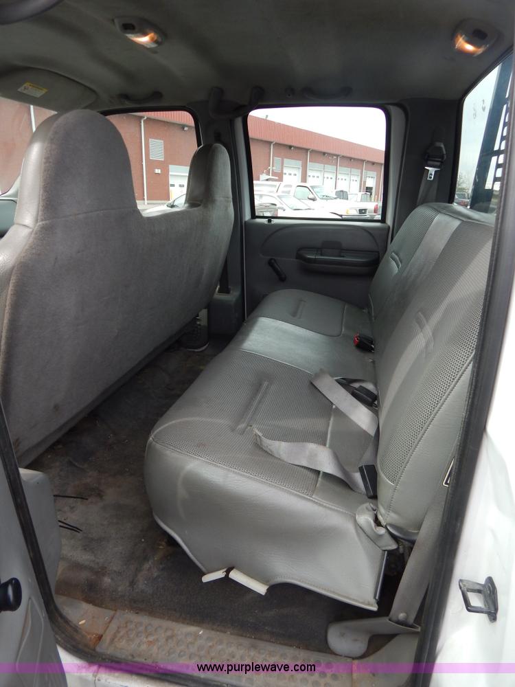 image for item I1082 2002 Ford F450 Super Duty Crew Cab flatbed truck