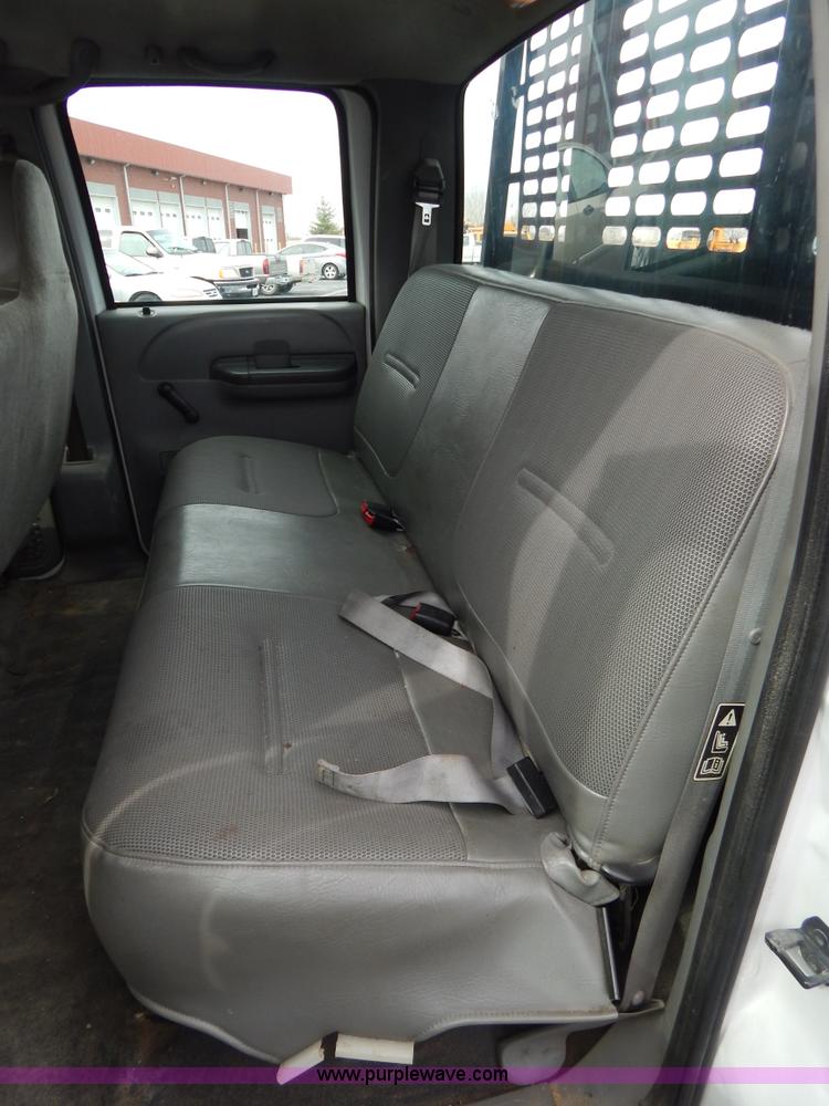 image for item I1082 2002 Ford F450 Super Duty Crew Cab flatbed truck