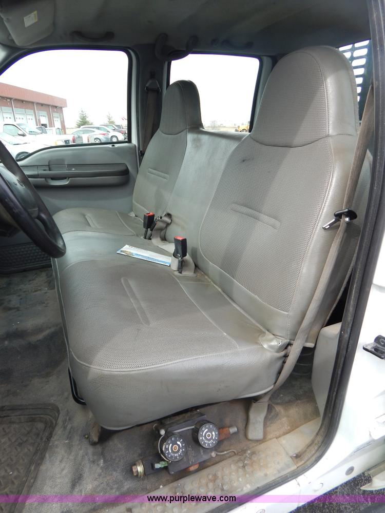 image for item I1082 2002 Ford F450 Super Duty Crew Cab flatbed truck