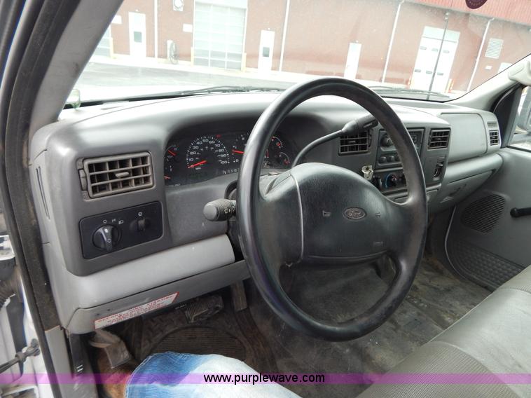 image for item I1082 2002 Ford F450 Super Duty Crew Cab flatbed truck