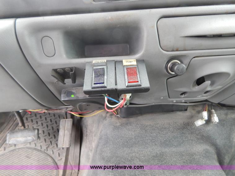 image for item I1082 2002 Ford F450 Super Duty Crew Cab flatbed truck