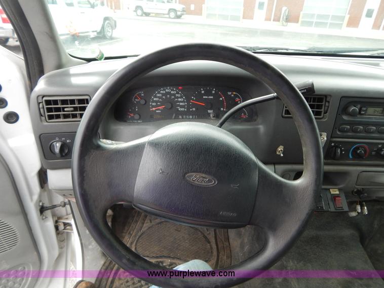 image for item I1082 2002 Ford F450 Super Duty Crew Cab flatbed truck