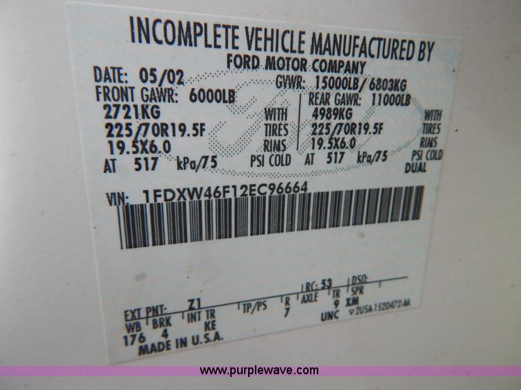 image for item I1082 2002 Ford F450 Super Duty Crew Cab flatbed truck