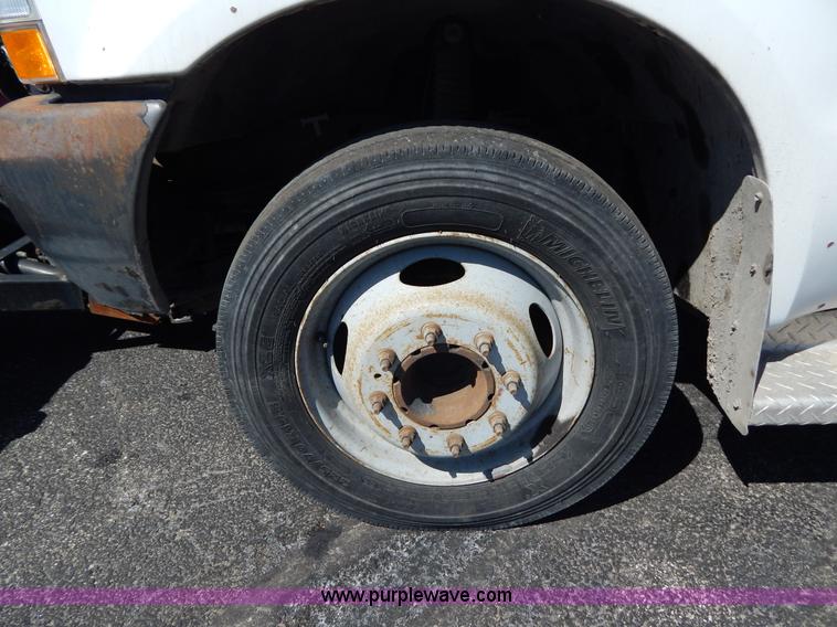 image for item I1085 2002 Ford F550 dump bed truck