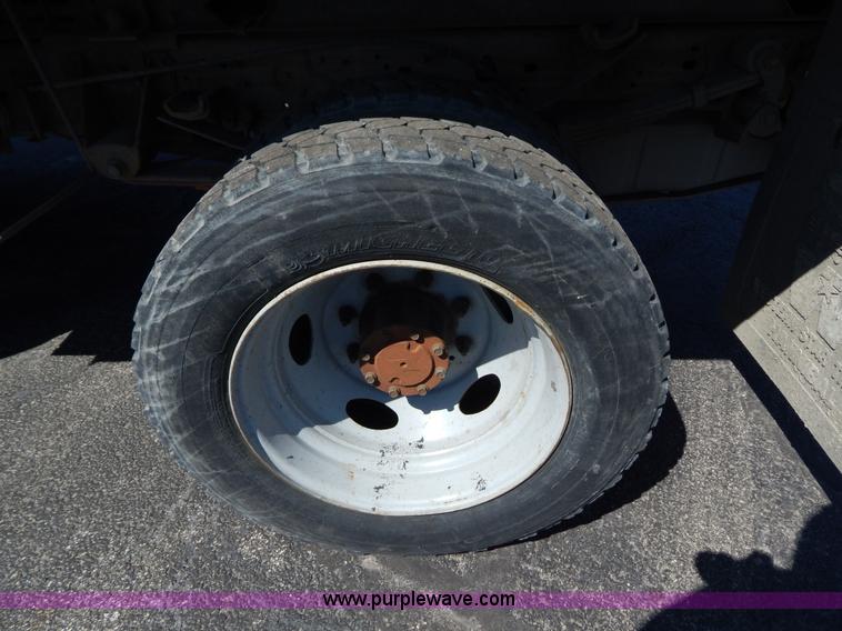 image for item I1085 2002 Ford F550 dump bed truck