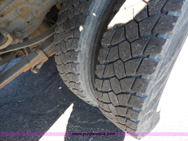 image for item I1085 2002 Ford F550 dump bed truck