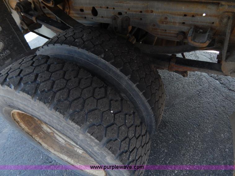 image for item I1085 2002 Ford F550 dump bed truck