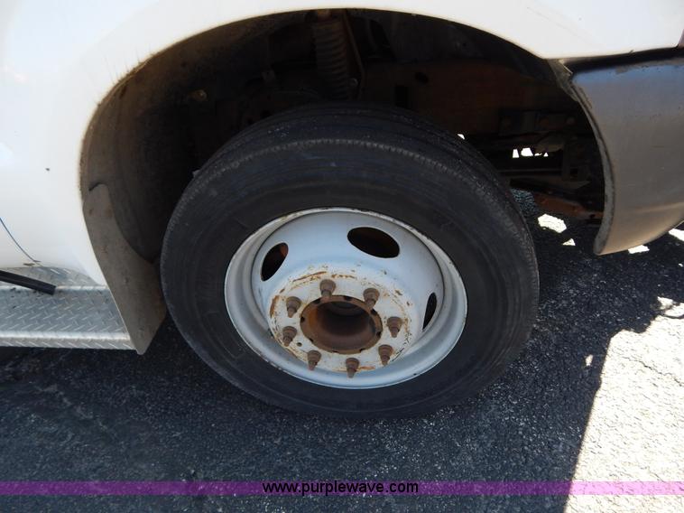 image for item I1085 2002 Ford F550 dump bed truck