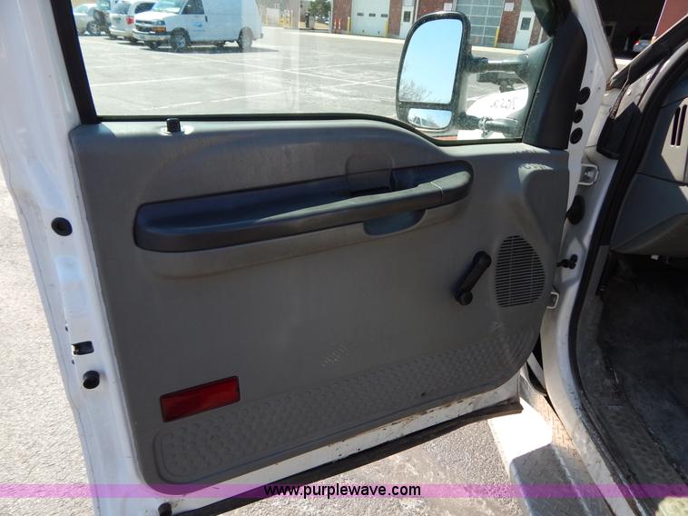 image for item I1085 2002 Ford F550 dump bed truck