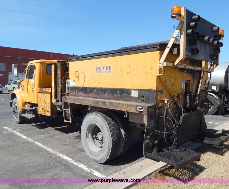 image for item I1086 1996 International 4900 pothole patcher truck