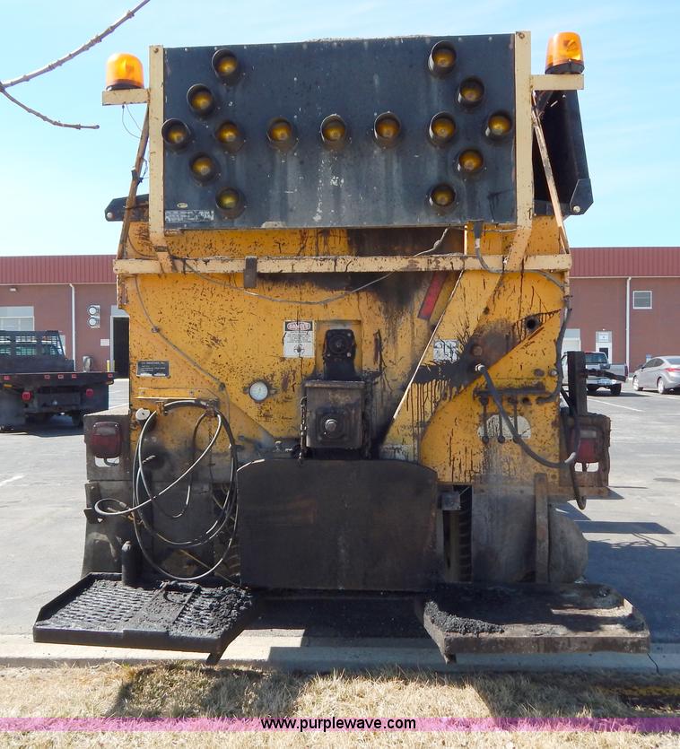 image for item I1086 1996 International 4900 pothole patcher truck