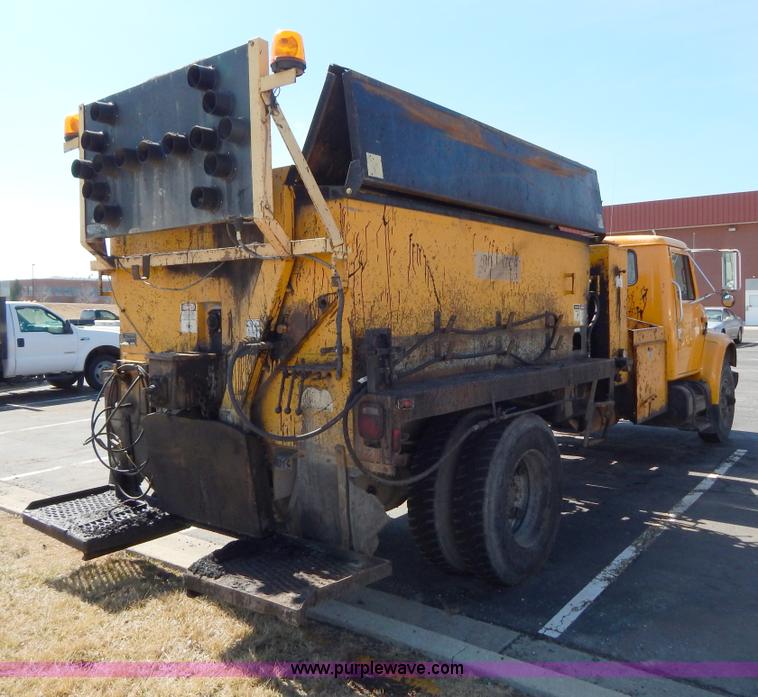 image for item I1086 1996 International 4900 pothole patcher truck