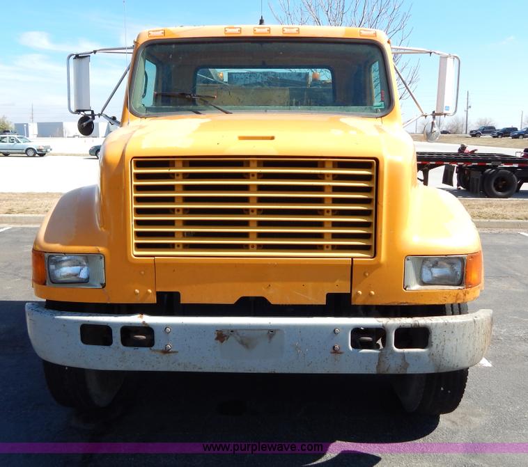 image for item I1086 1996 International 4900 pothole patcher truck