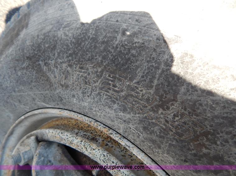 image for item I1086 1996 International 4900 pothole patcher truck