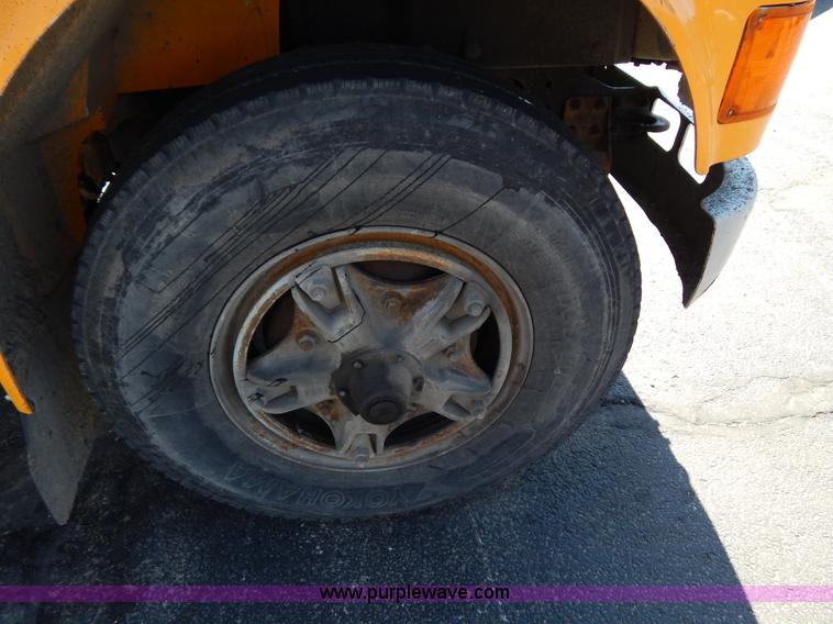 image for item I1086 1996 International 4900 pothole patcher truck