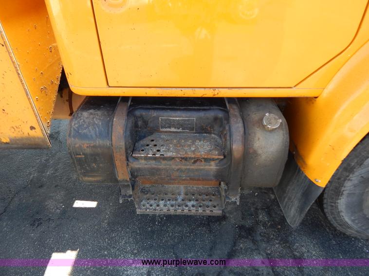 image for item I1086 1996 International 4900 pothole patcher truck