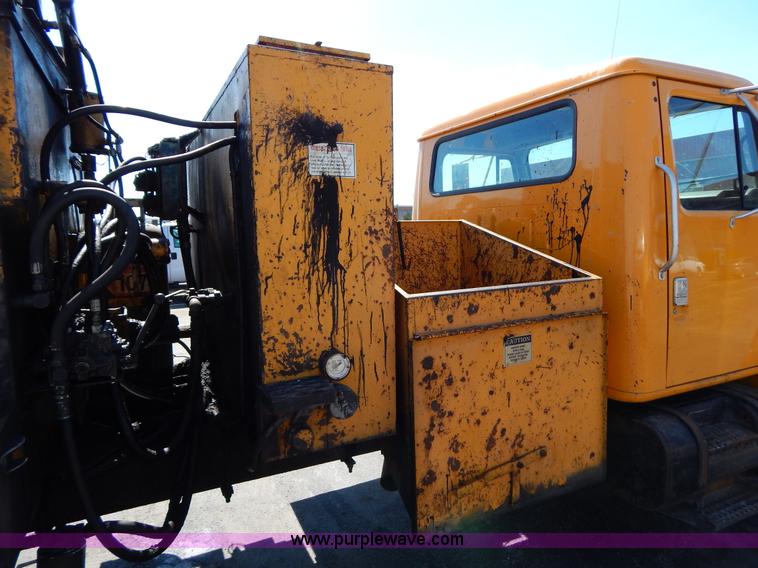 image for item I1086 1996 International 4900 pothole patcher truck