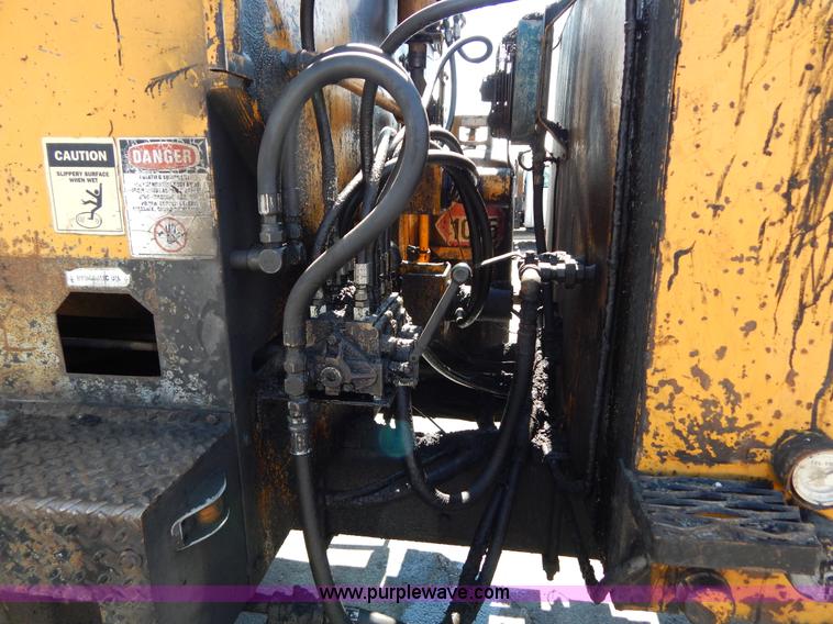 image for item I1086 1996 International 4900 pothole patcher truck