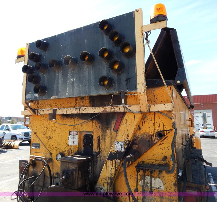 image for item I1086 1996 International 4900 pothole patcher truck