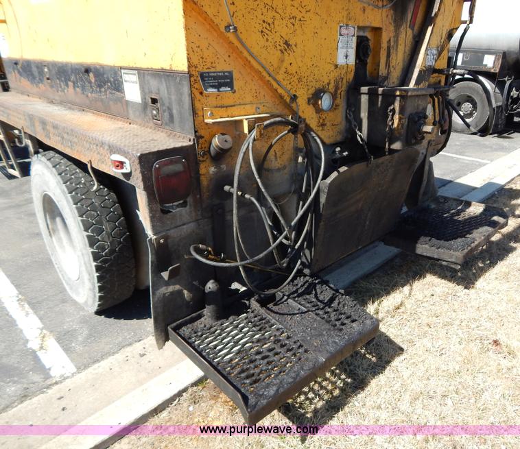 image for item I1086 1996 International 4900 pothole patcher truck